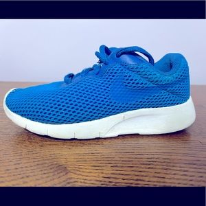 Nike boys sneakers size 1 color blue & white
